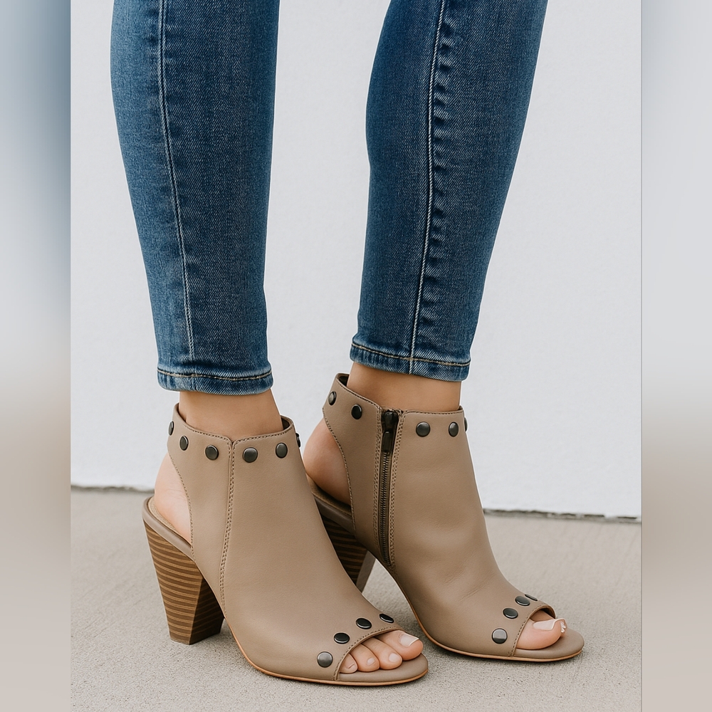 Vince Camuto Vcedia Studded Peep Toe Booties Sandal Heels Taupe Leather 7M NWOB